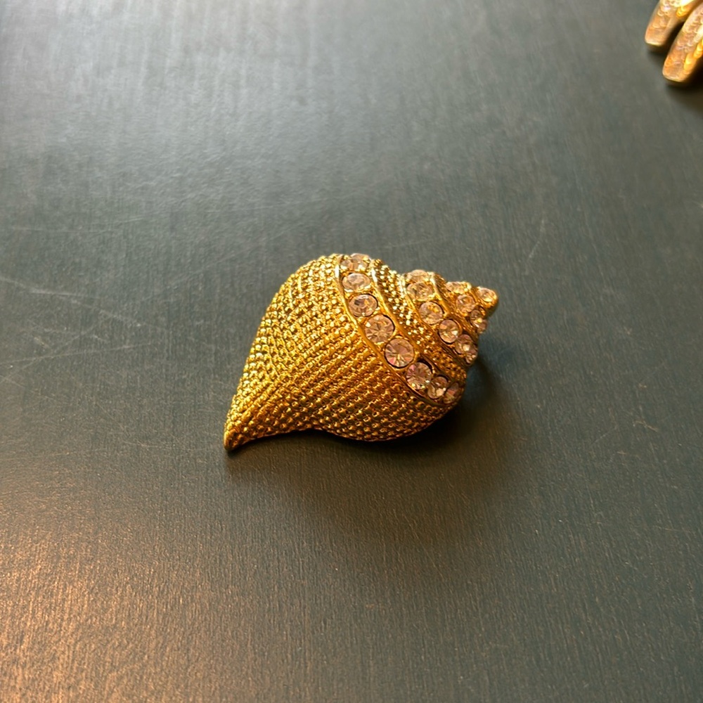 Vintage Kenneth Jay Lane Seashell Pin Brooch Pendant Gold Tone Pave Crystals KJL